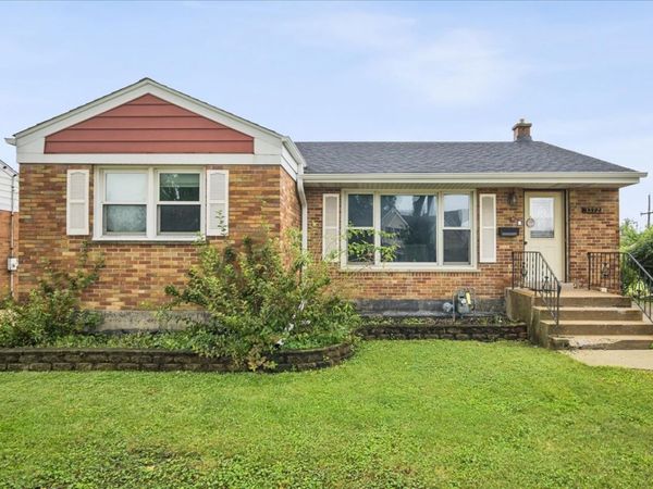 1372 S 6TH Avenue , Des Plaines, IL 60018