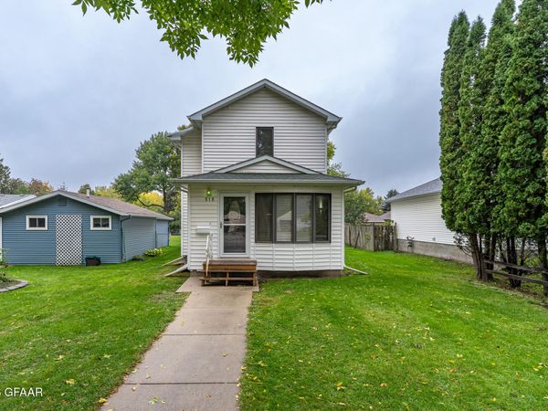 518 5TH Avenue SE, East Grand Forks, MN 56721