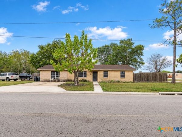 509 S Glendale Street , Hallettsville, TX 77964