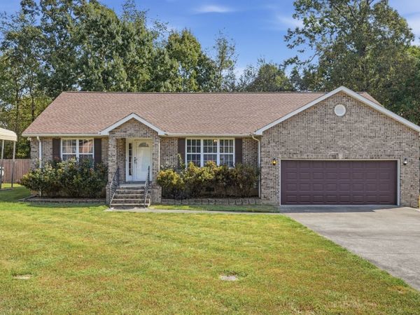 104 Oakmont Dr , Tullahoma, TN 37388