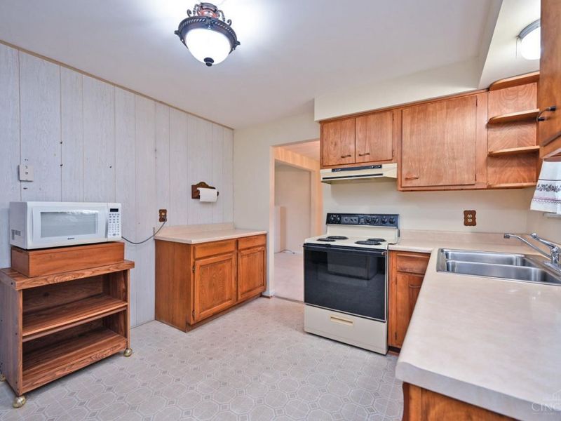 8397 Holiday Hills Drive, Cincinnati, OH 45255 Photo 16