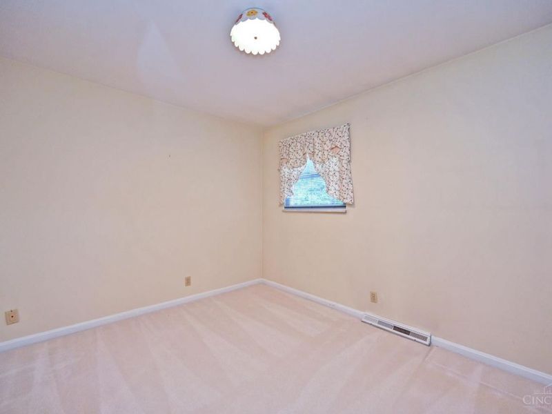 8397 Holiday Hills Drive, Cincinnati, OH 45255 Photo 22