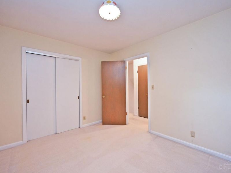 8397 Holiday Hills Drive, Cincinnati, OH 45255 Photo 23