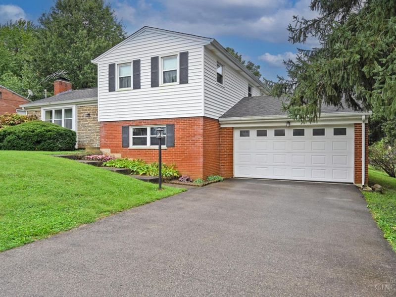8397 Holiday Hills Drive, Cincinnati, OH 45255 Photo 4