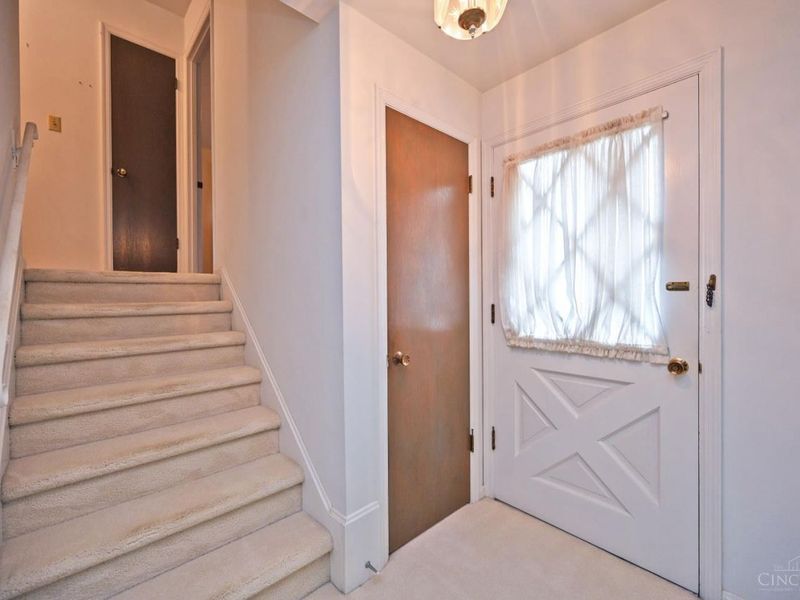 8397 Holiday Hills Drive, Cincinnati, OH 45255 Photo 5