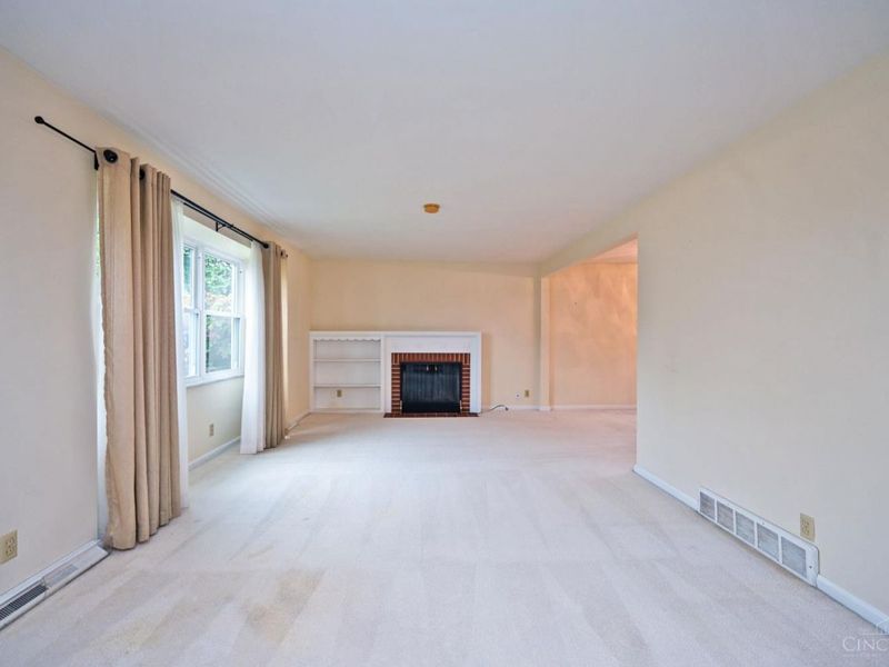 8397 Holiday Hills Drive, Cincinnati, OH 45255 Photo 6