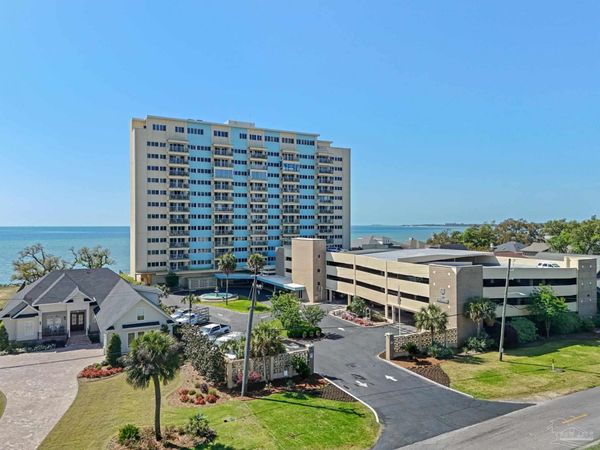 825 Bayshore Dr, Unit 605, Pensacola, FL 32507