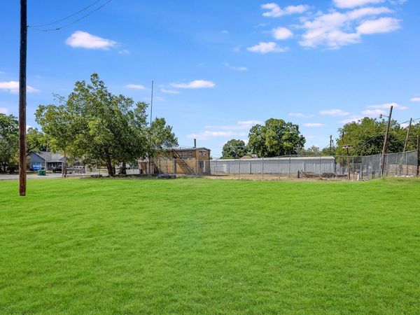1000 N Main ST, Taylor, TX 76574