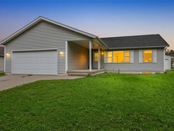 1209 Business 30 SW, Mt Vernon, IA 52314