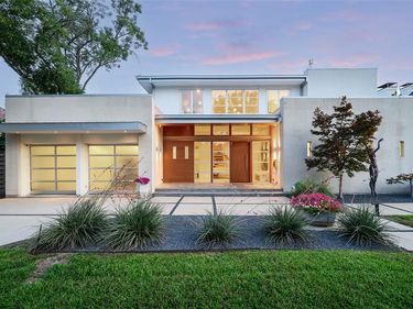 6446 Prestonshire Lane, Dallas, TX 75225