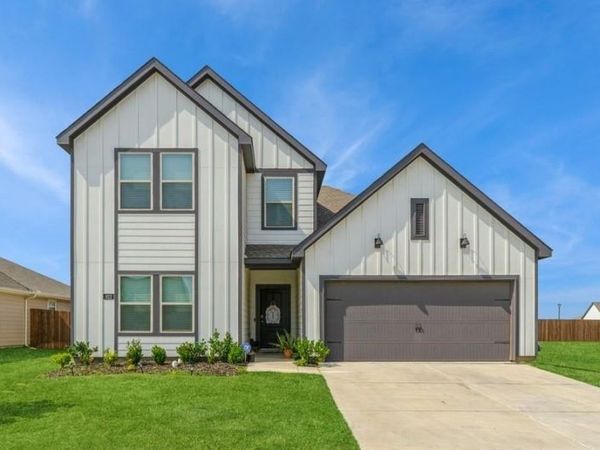 822 Amelia Court, Pilot Point, TX 76258