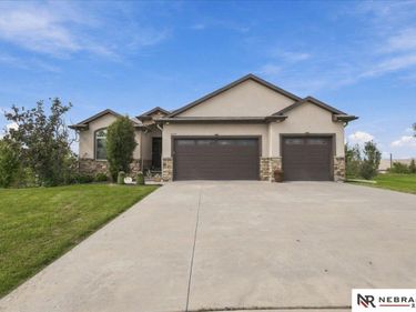 6301 Artisan Court, Lincoln, NE 68516