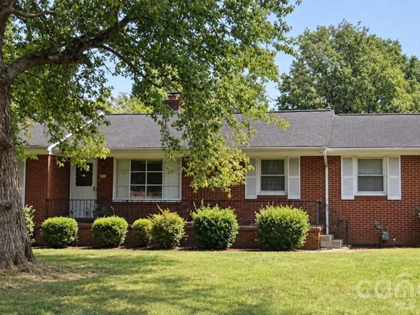 1416 36th Avenue NE, Hickory, NC 28601