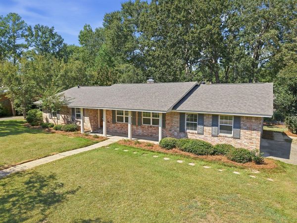 607 Woodbine Ln., Hattiesburg, MS 39402