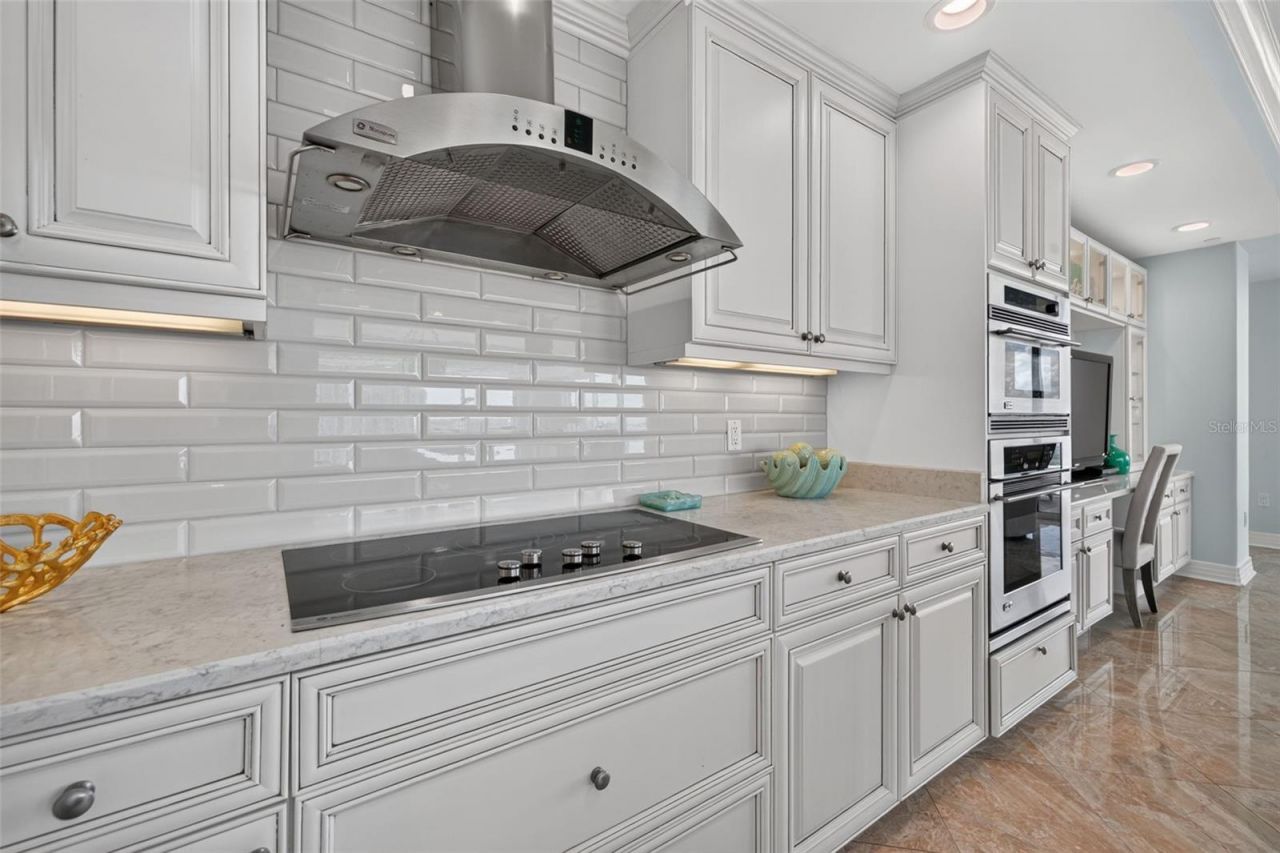 400 Beach Drive Ne, Unit 1004, Saint Petersburg, FL 33701 Photo