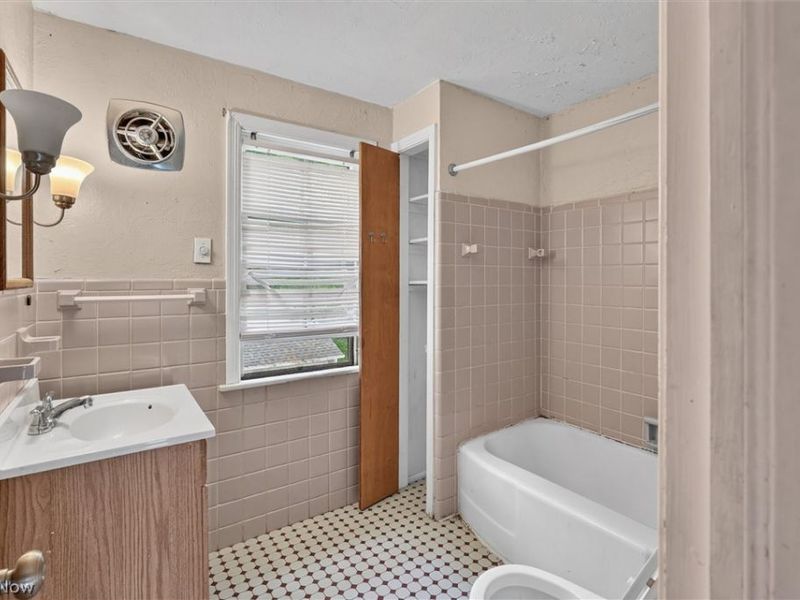 3971 Bluestone Road , Cleveland Heights, OH 44121 Photo 15