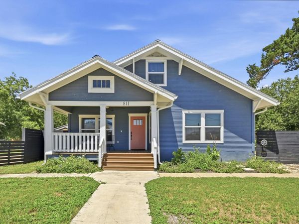 811/ 813 S Commerce ST, Lockhart, TX 78644