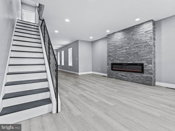 19 S 6TH STREET, DARBY, PA 19023
