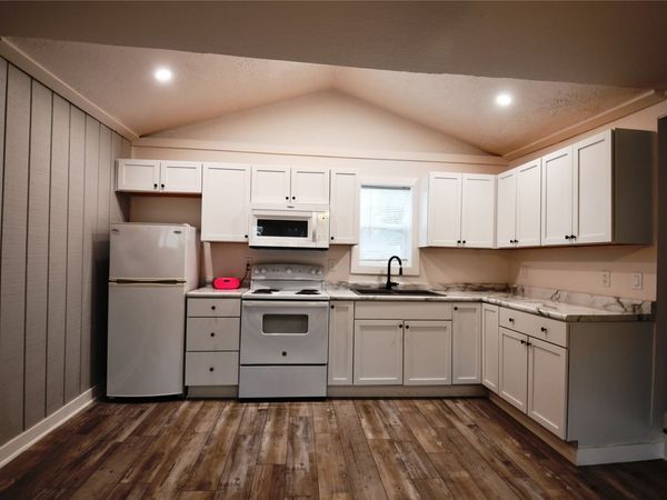 918 Watrous Avenue, Des Moines, IA 50315