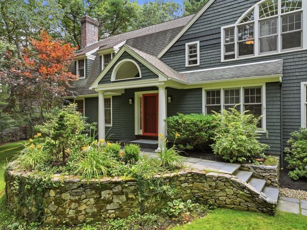 18 Village Green Ln, Holden, MA 01520
