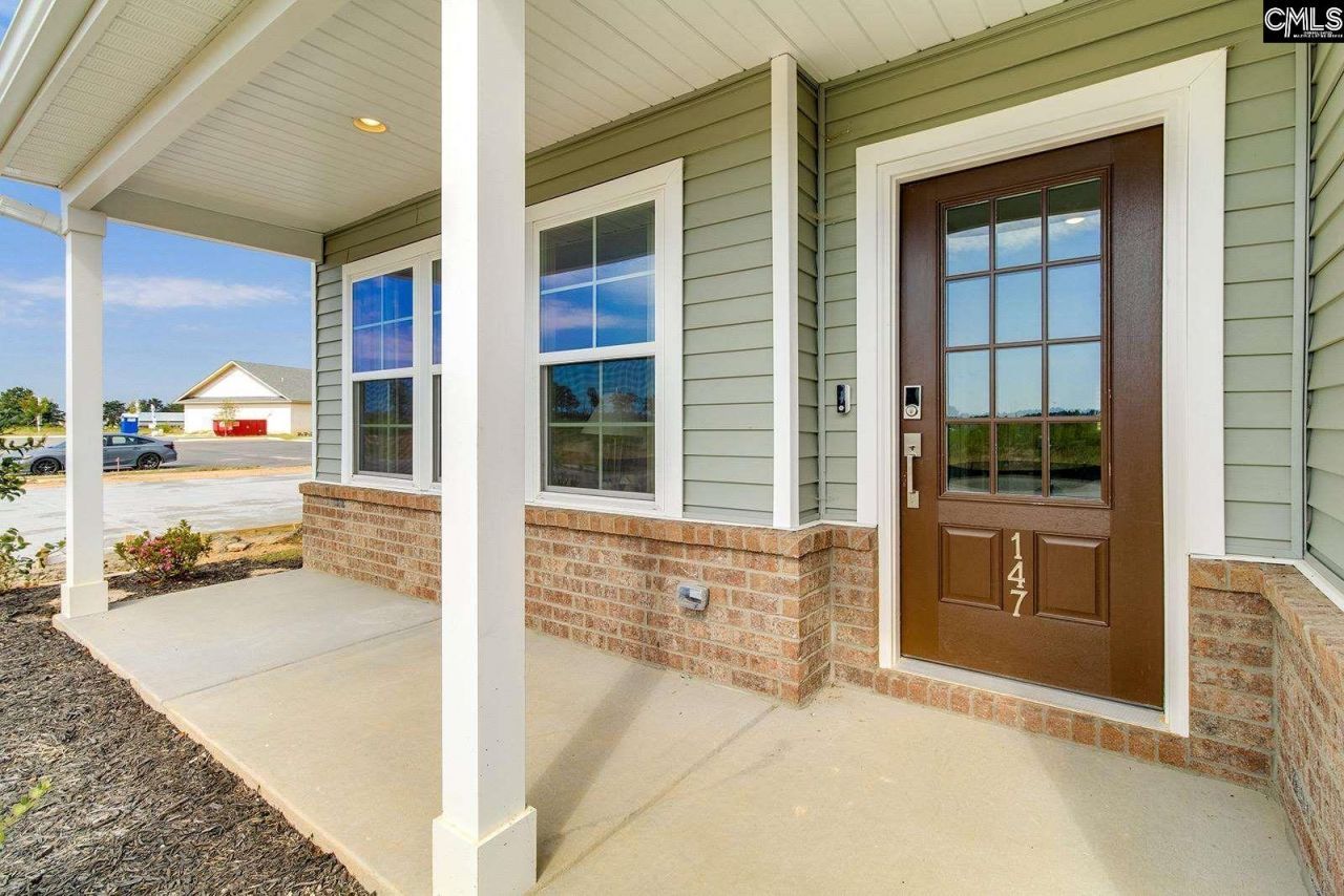 210 Denington Drive Photo 5