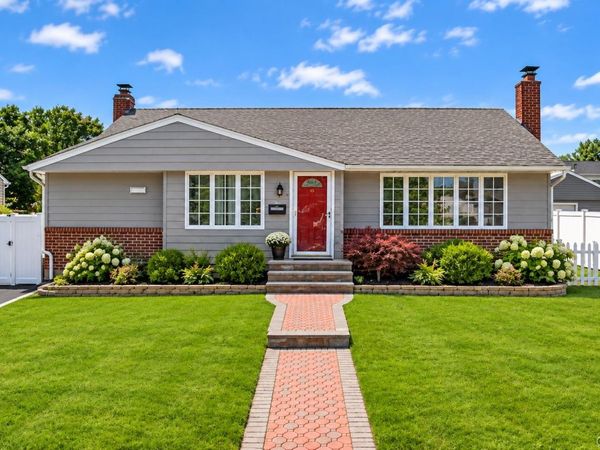 77 Vassar Lane , Hicksville, NY 11801
