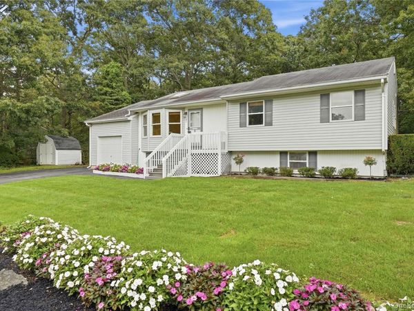 21 Lisa Court , Shirley, NY 11967