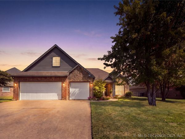 26585 Columbia Crest Drive , Claremore, OK 74019