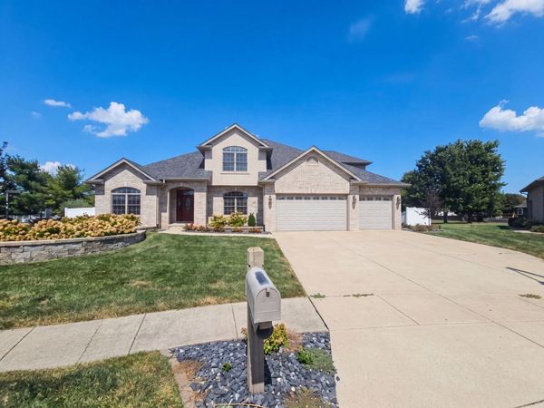1923 Lakewood Court, Chatham, IL 62629