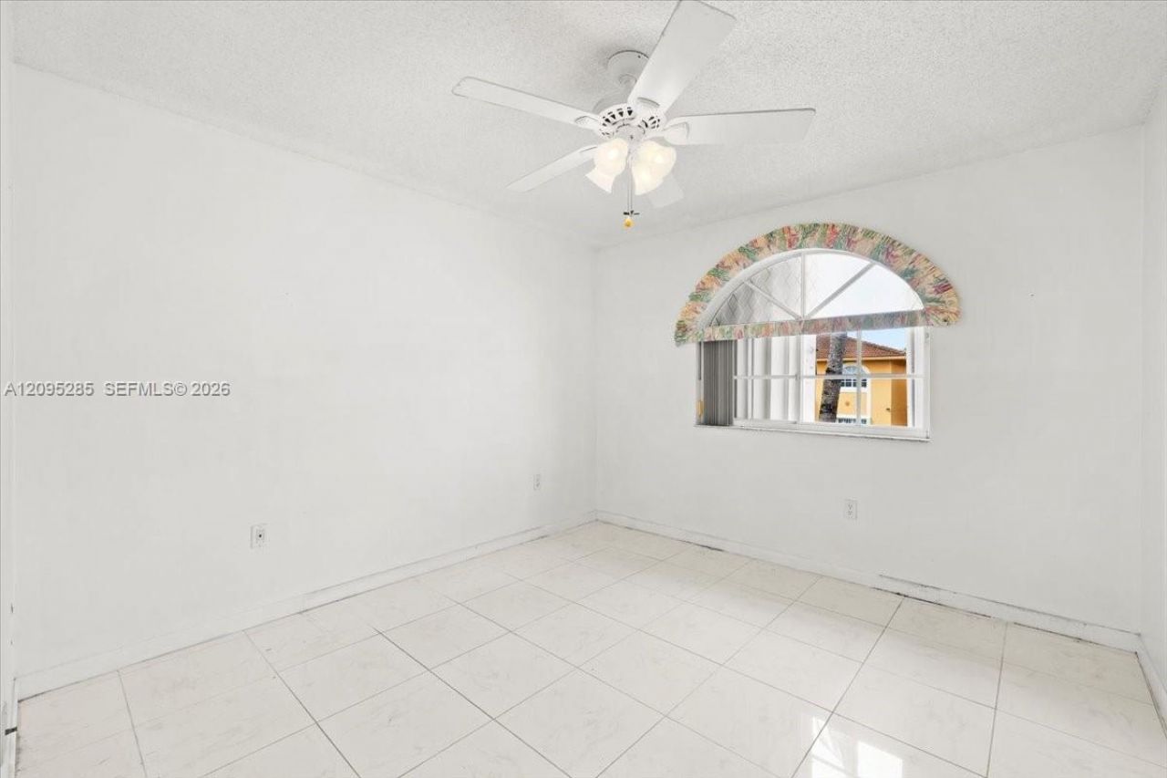 3554 W 80th St , Unit 202, Hialeah, FL 33018 Photo