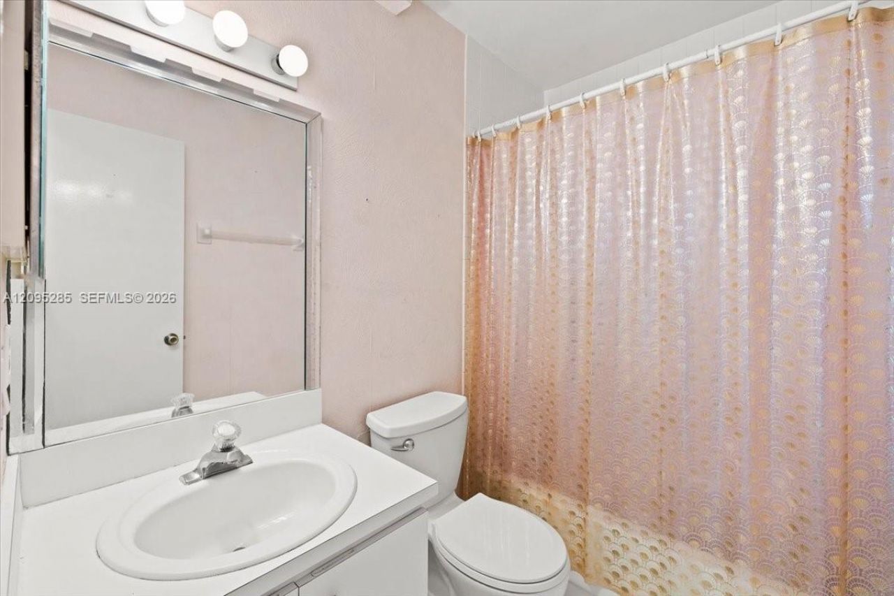3554 W 80th St , Unit 202, Hialeah, FL 33018 Photo