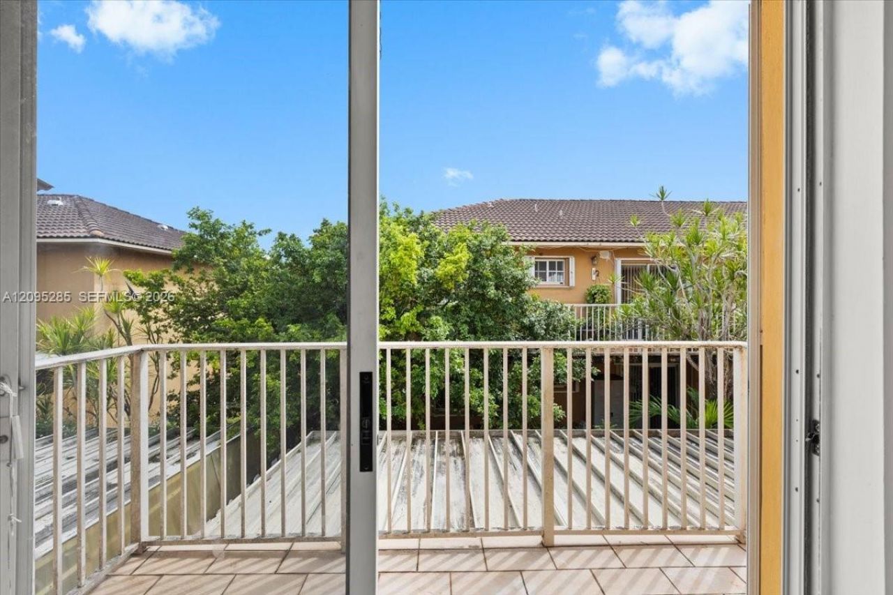 3554 W 80th St , Unit 202, Hialeah, FL 33018 Photo