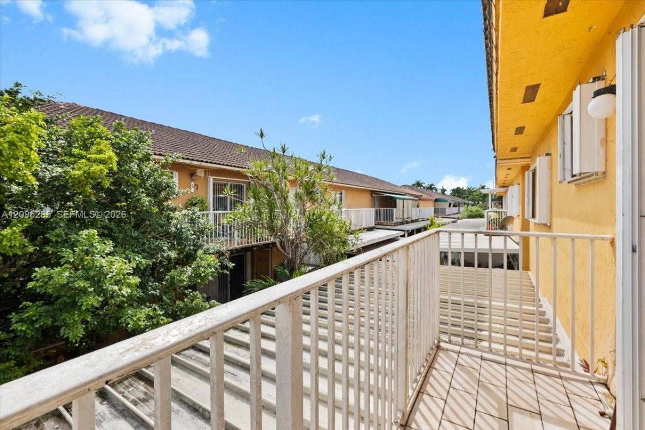 3554 W 80th St , Unit 202, Hialeah, FL 33018 Photo