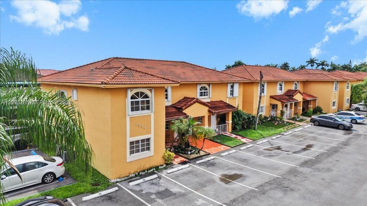 3554 W 80th St , Unit 202, Hialeah, FL 33018 Photo