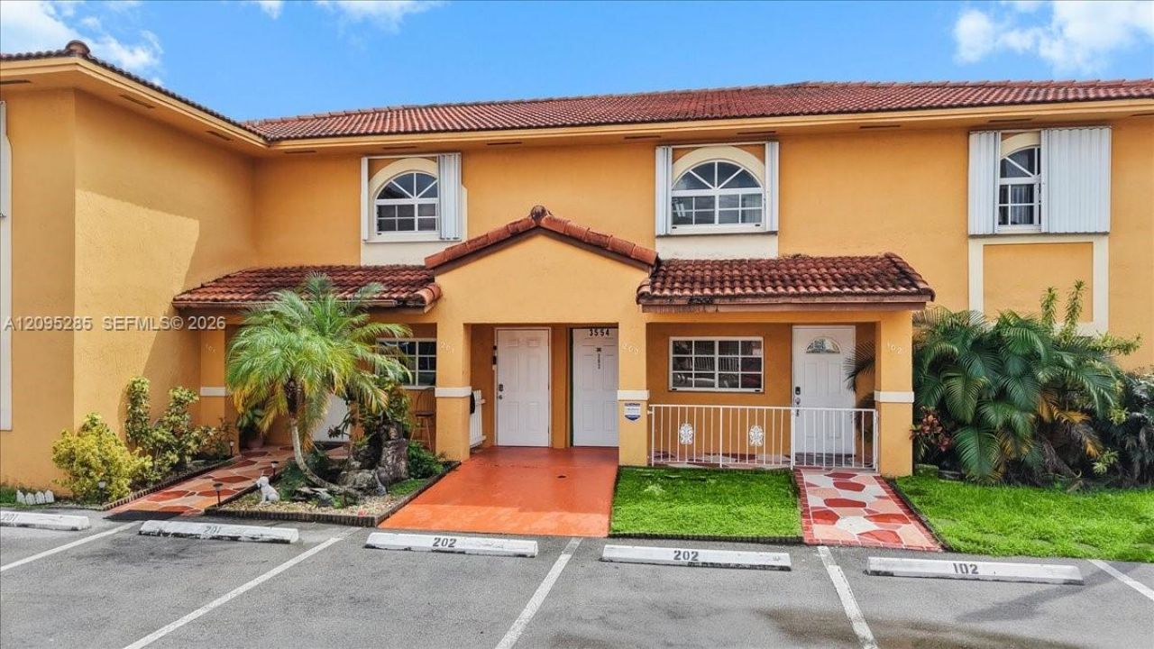 3554 W 80th St , Unit 202, Hialeah, FL 33018 Photo