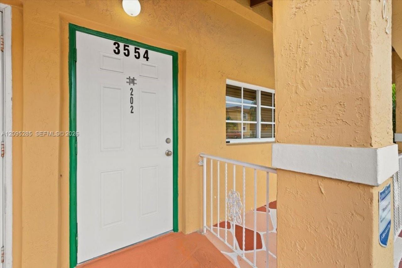3554 W 80th St , Unit 202, Hialeah, FL 33018 Photo