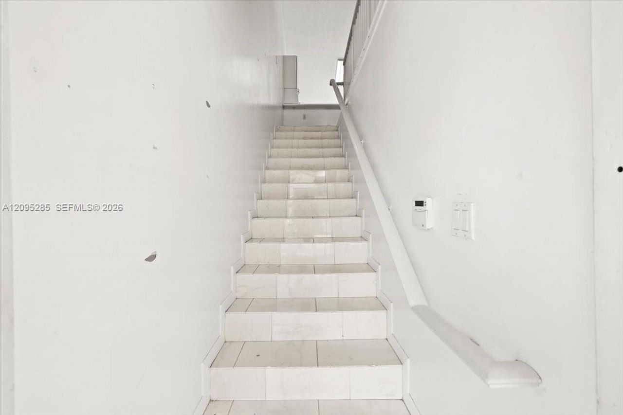 3554 W 80th St , Unit 202, Hialeah, FL 33018 Photo