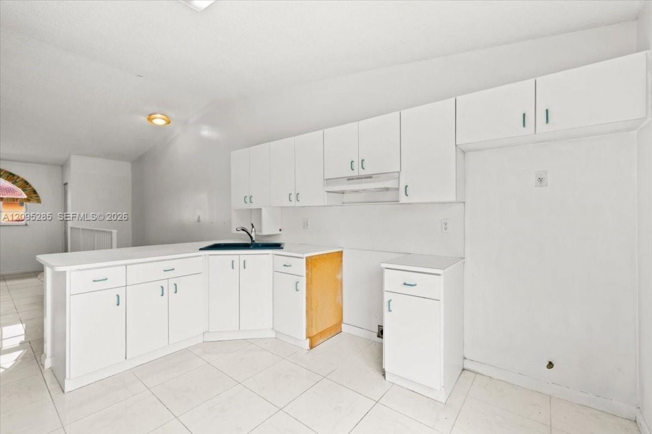 3554 W 80th St , Unit 202, Hialeah, FL 33018 Photo