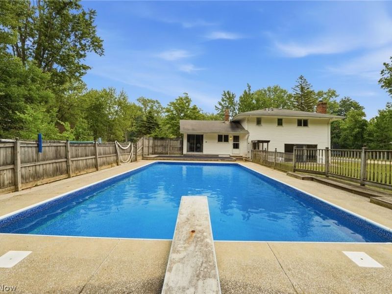 13034 Stratford Trail, Chesterland, OH 44026 Photo 2