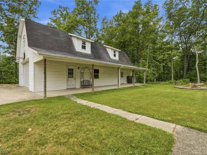 13034 Stratford Trail, Chesterland, OH 44026 Photo 3