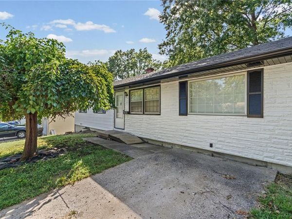 3916 S Spring Street, Independence, MO 64055