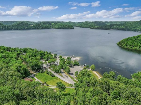 1 Floating Mill Ln , Silver Point, TN 38582