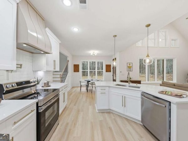 370 Harbour Shores Drive, Jackson, GA 30233