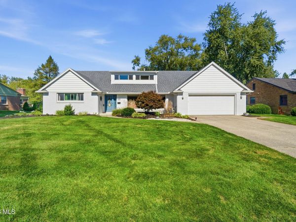 4426 Sheraton Road, Ottawa Hills, OH 43615