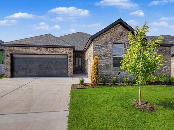 6705 Orange Avenue , Bentonville, AR 72713