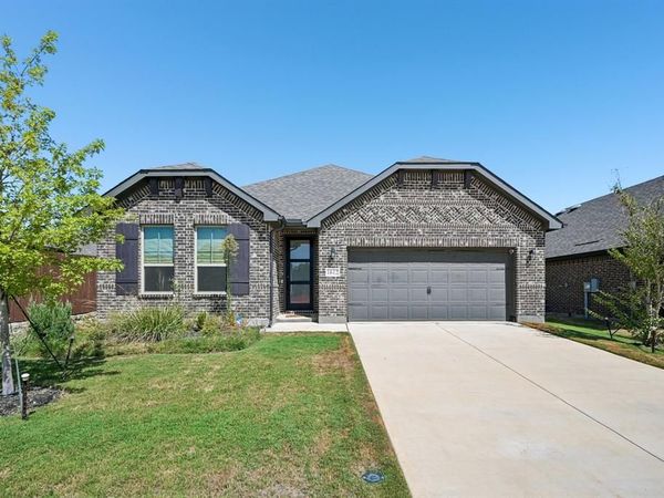 1612 Elle Lane, Aubrey, TX 76227