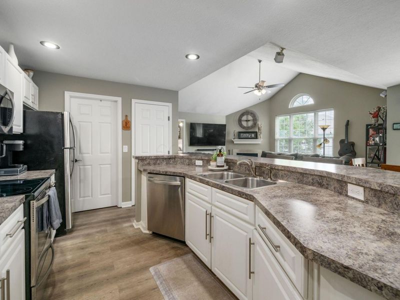 5656 Tuttle Mews Way, Dublin, OH 43016 Photo 2