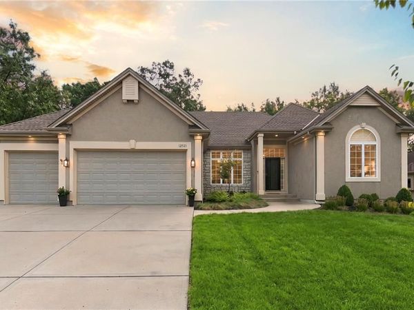 12521 Grand Avenue, Kansas City, MO 64145