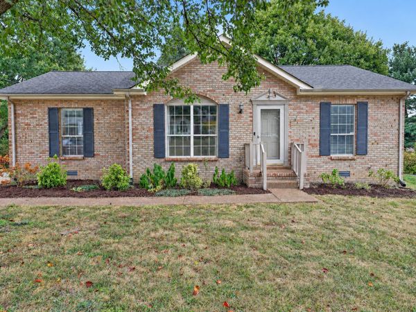 502 Highland Dr , White House, TN 37188