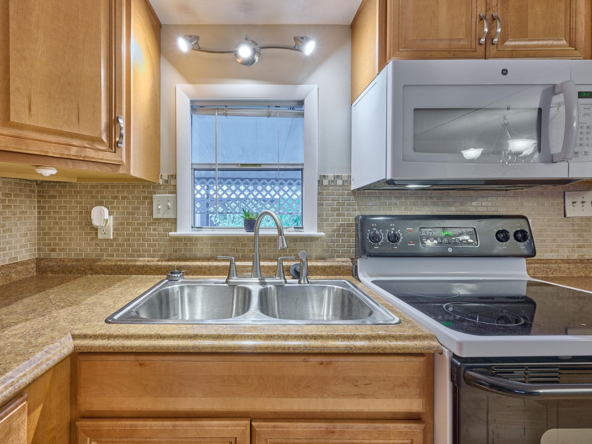 7965 SE Wren Avenue, Hobe Sound, FL 33455 Photo